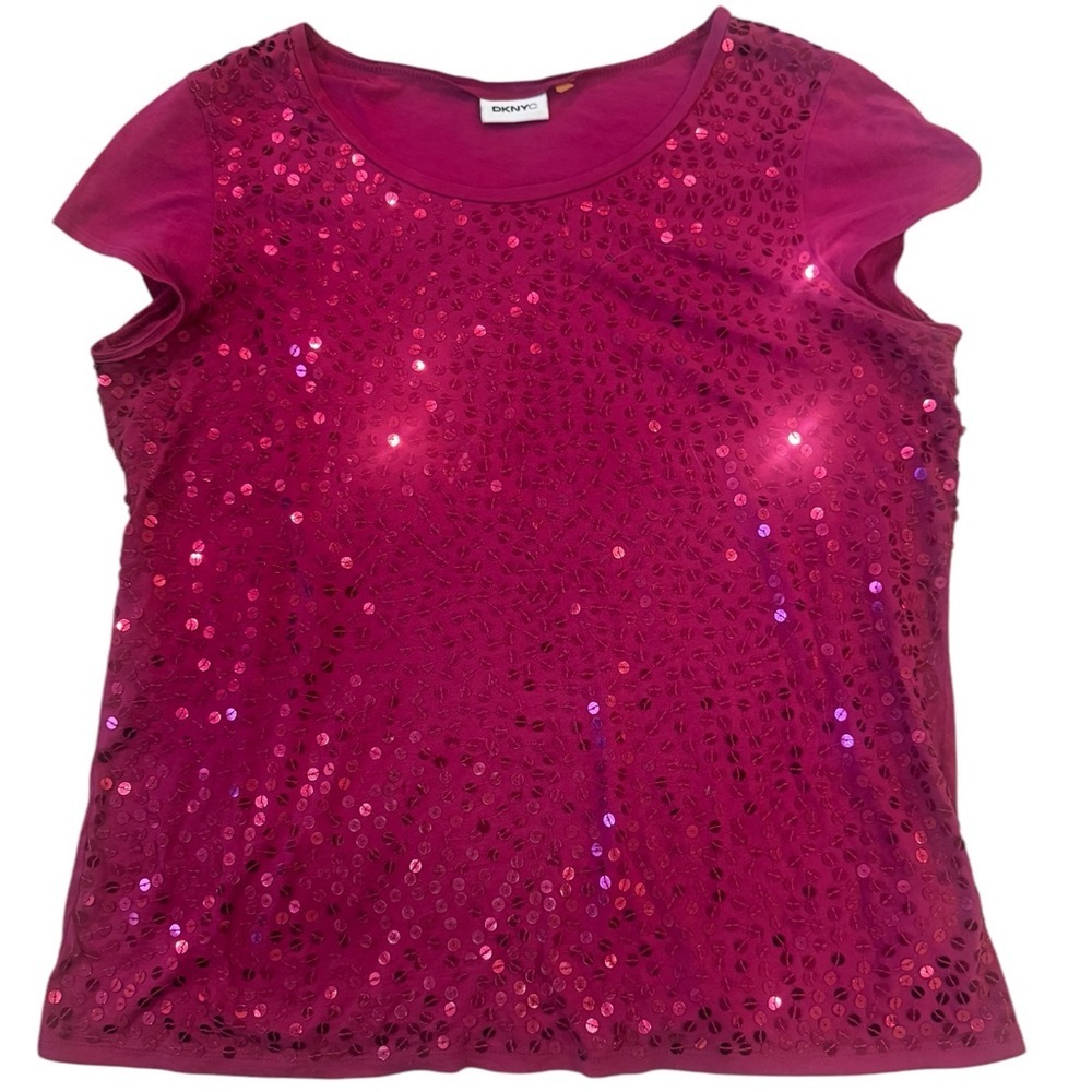 🌸DNKY pink sequined tee